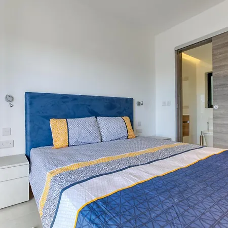 Cosy Penthouse With Terrace & Views In St Julians By 360 Estates * Saint Julian's