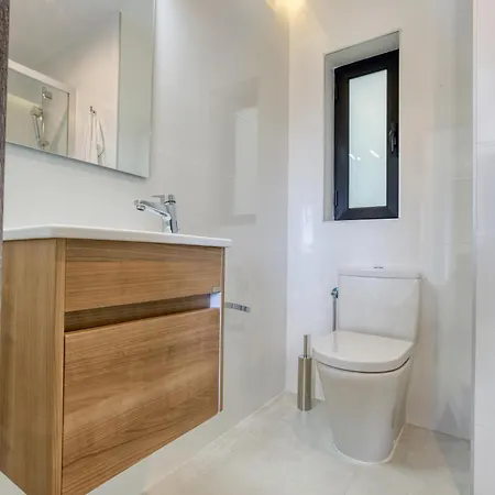 Apartment Cosy Penthouse With Terrace & Views In St Julians By 360 Estates