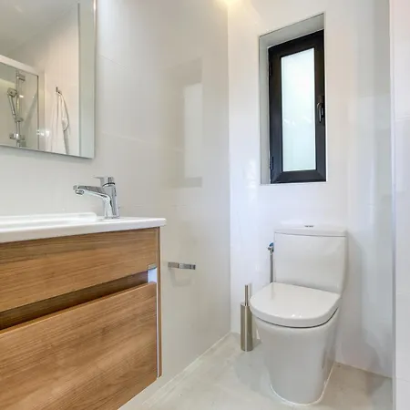 Cosy Penthouse With Terrace & Views In St Julians By 360 Estates *